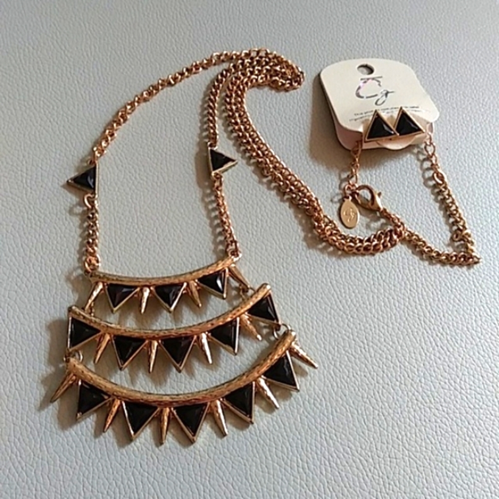 NWT Black And Gold Stament Necklace And Earrings Studs Jewelry Set.